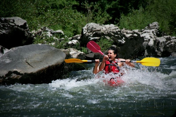 Descente kayak en eaux-vives