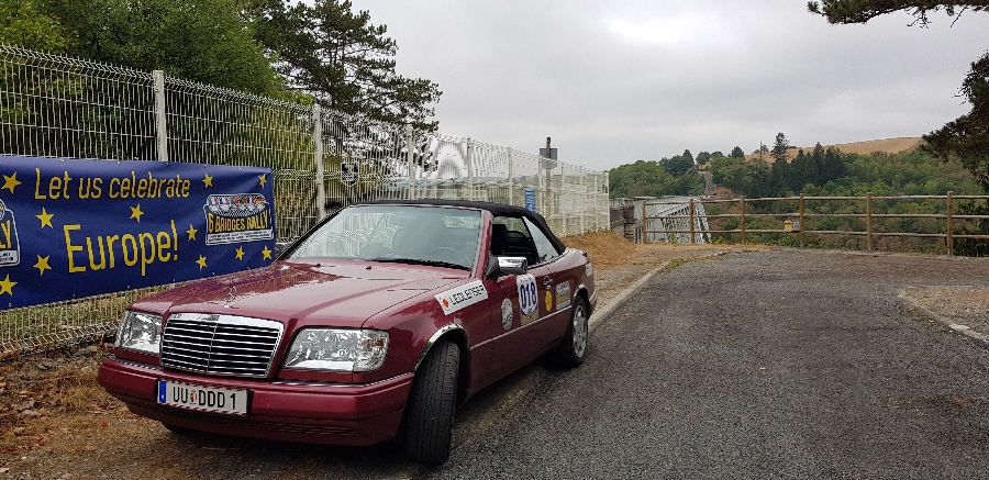 "Rallye des 6 ponts" en voitures anciennes - é ...