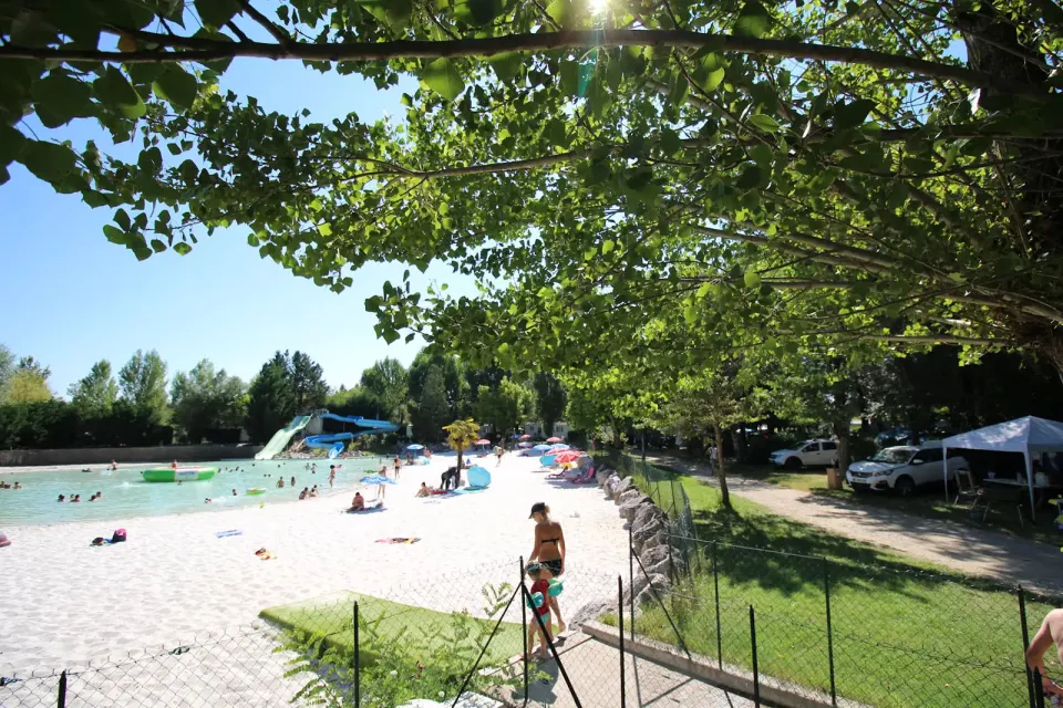Camping convivial dans le Tarn avec un magnifi ...