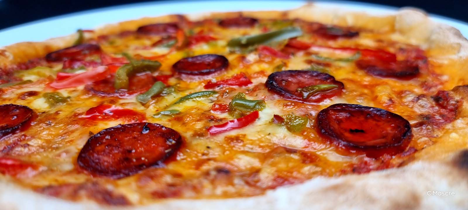 Enjoy a delicious Pizza Nell - Restaurants in Saint-Paul-Cap-de-Joux