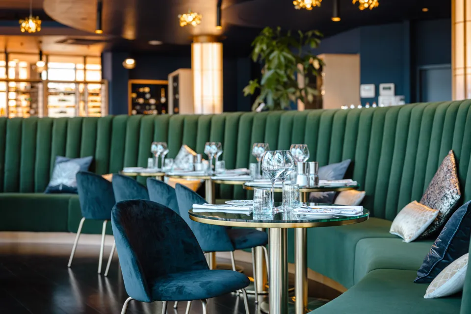 Mediterranean cuisine and a festive atmosphere ...