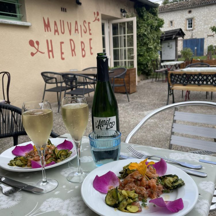 Mauvaise Herbe - Traditional cuisine based on local and wild flavours