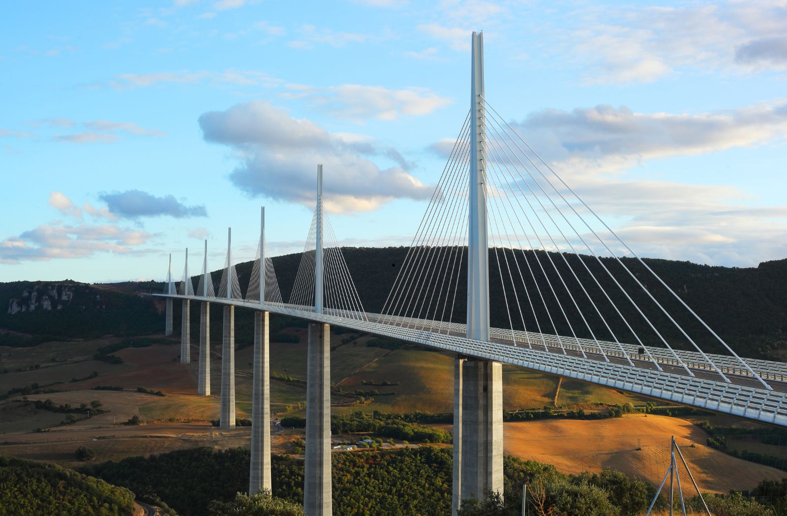 La course du Viaduc de Millau, célèbre course  ...