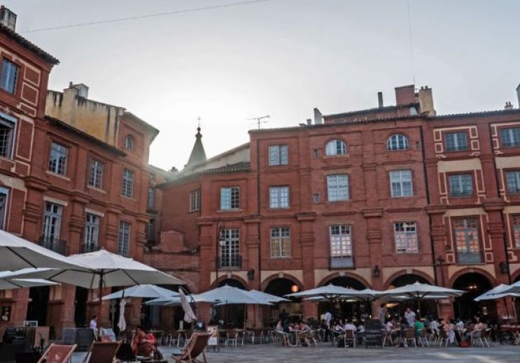 In Montauban, I keep the children busy during  ...